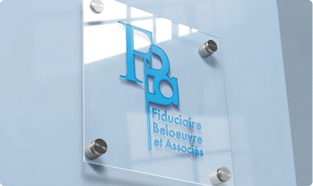 Plaque signalétique du cabinet Fiduciaire Beloeuvre et Associés, représentant une adresse professionnelle pour domiciliation d’entreprise.