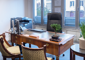 Locaux professionnels modernes et lumineux proposés pour la domiciliation d’entreprise au sein du cabinet Beloeuvre.