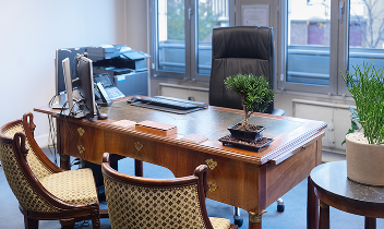 Locaux professionnels modernes et lumineux proposés pour la domiciliation d’entreprise au sein du cabinet Beloeuvre.