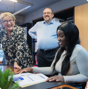 Réunion autour de données de performance, pour conseiller et accompagner.
